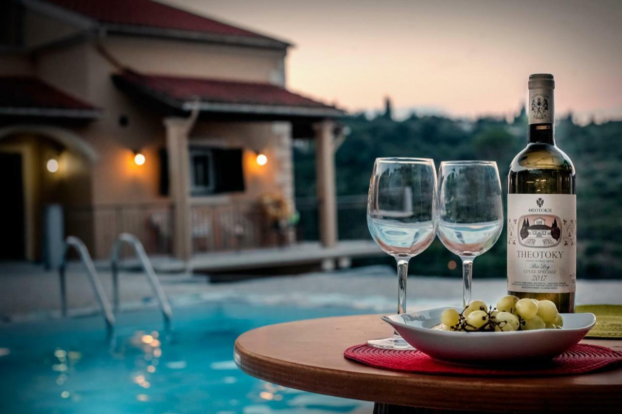 Pool Daze Holiday Holiday home Varypatades